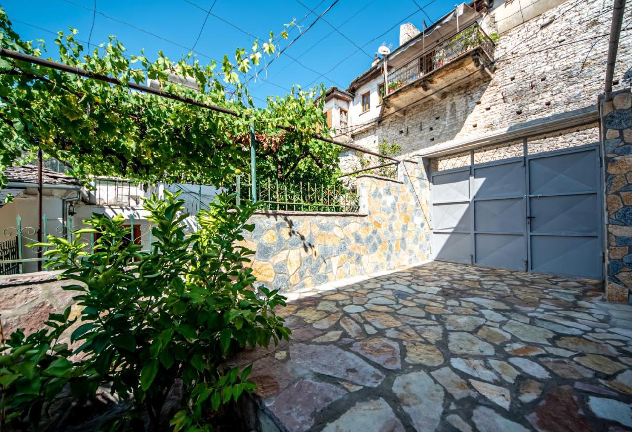 Guest House Garden Gjirokastër Exteriör bild